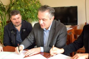 Υπογράφηκεη σύμβαση για την εκπόνηση μελέτης του αναδασμού Αγροκτήματος ΑρμενοχωρίουΠ.Ε. Φλώρινας