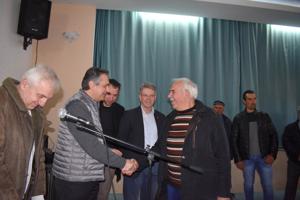 Επιδόθηκαν οι τίτλοι κυριότητας στους δικαιούχους του αναδασμού αγροκτήματος Αμμοχωρίου παρουσία του Περιφερειάρχη Δυτικής Μακεδονίας Γιώργου Κασαπίδη