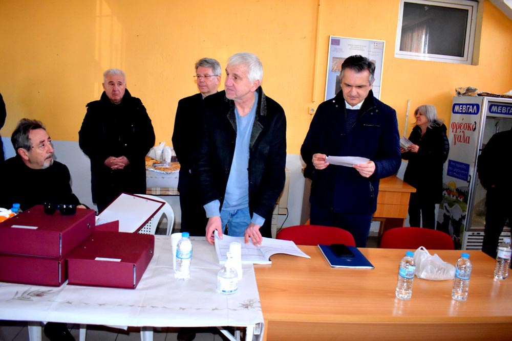 Επιδόθηκαν οι τίτλοι κυριότητας στους δικαιούχους του αναδασμού του αγροκτήματος Σιταριάς – Σ. Σ. Βεύης παρουσία του Περιφερειάρχη Δυτικής Μακεδονίας Γιώργου Κασαπίδη