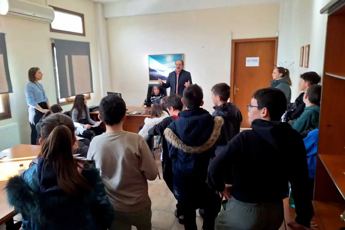 Επίσκεψη μαθητριών και μαθητών της Ε΄ και ΣΤ΄ Τάξης του 3ου Δημοτικό Σχολείο Αμυνταίου στον Αντιπεριφερειάρχη Φλώρινας Αθανάσιο Τάσκα